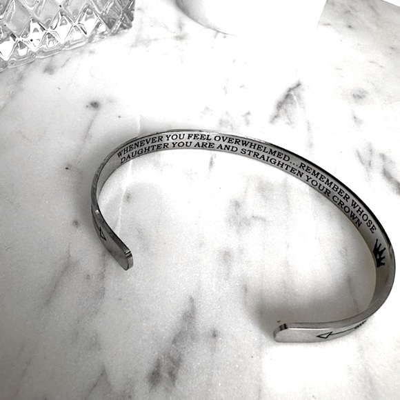 n e w | silver cuff with engraved sentiment | mother daughter | gift - Picture 5 of 7